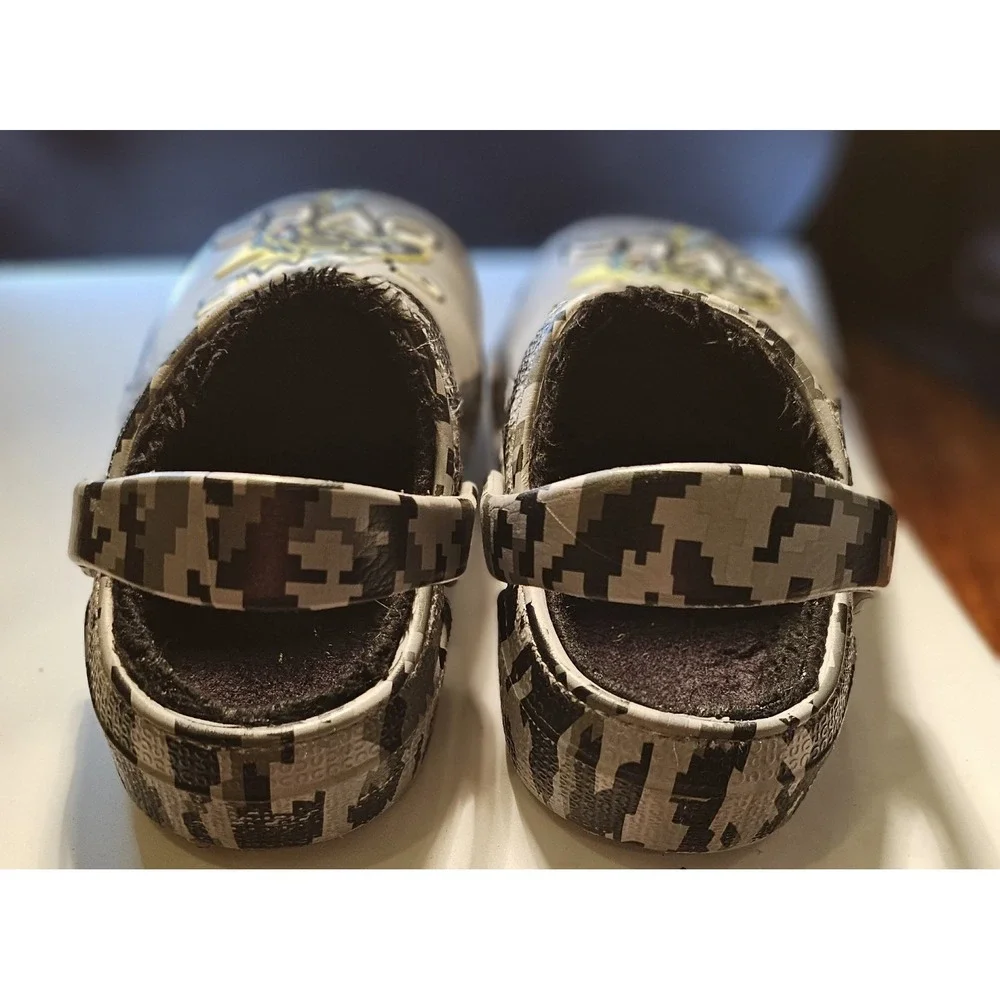 Crocs Game Over Classic Clogs Baby /‎ Kids Size 10-11 Fur-lined